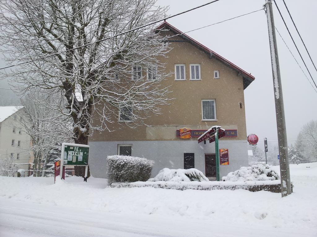 Guest House Pod Lesem Merklin Buitenkant foto