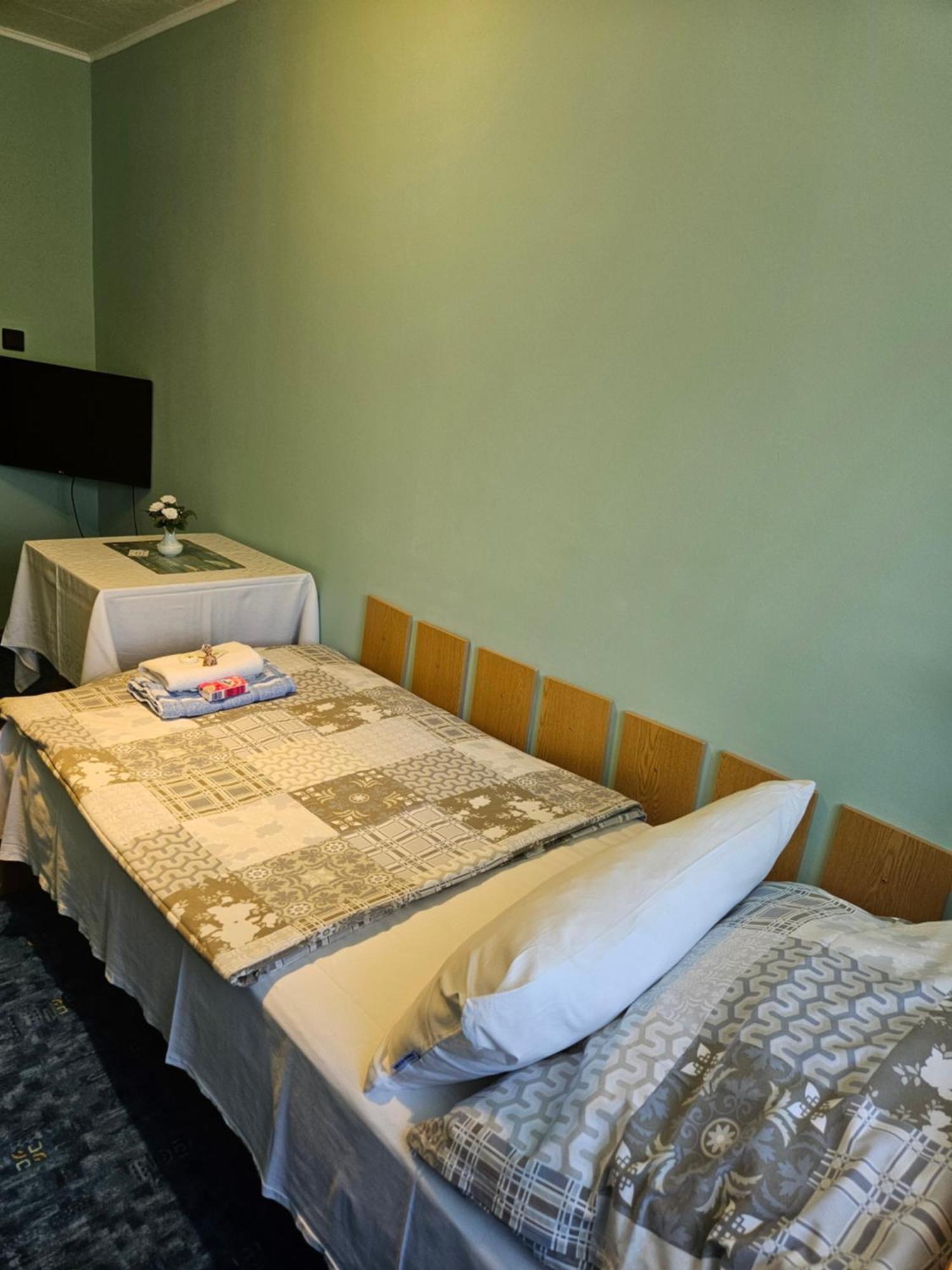 Guest House Pod Lesem Merklin Buitenkant foto