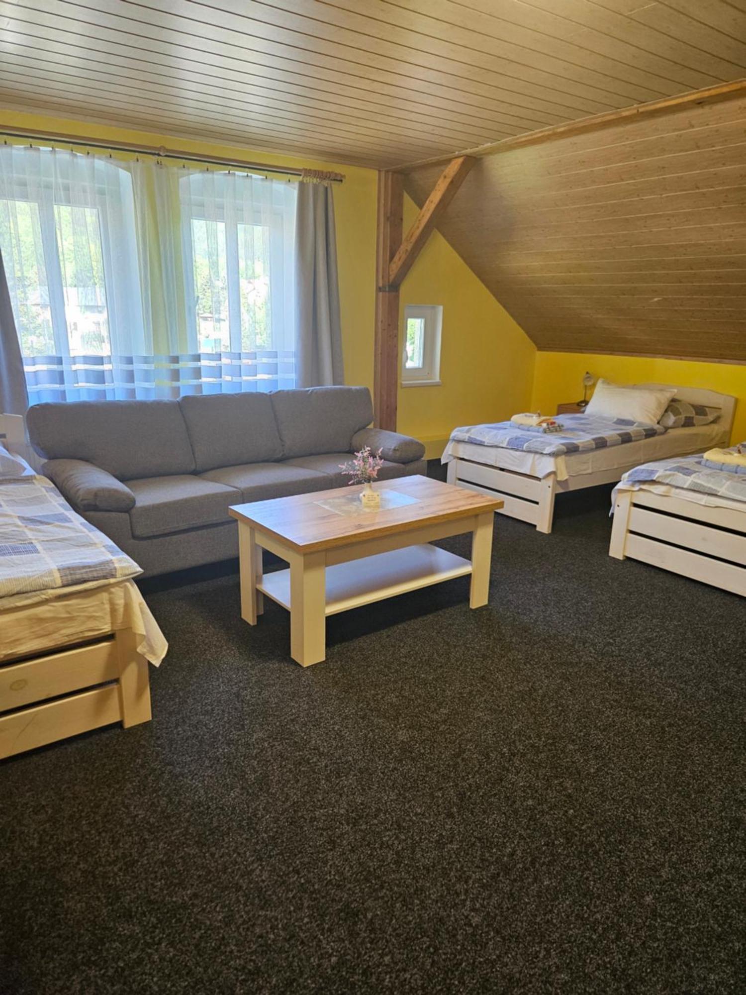 Guest House Pod Lesem Merklin Buitenkant foto