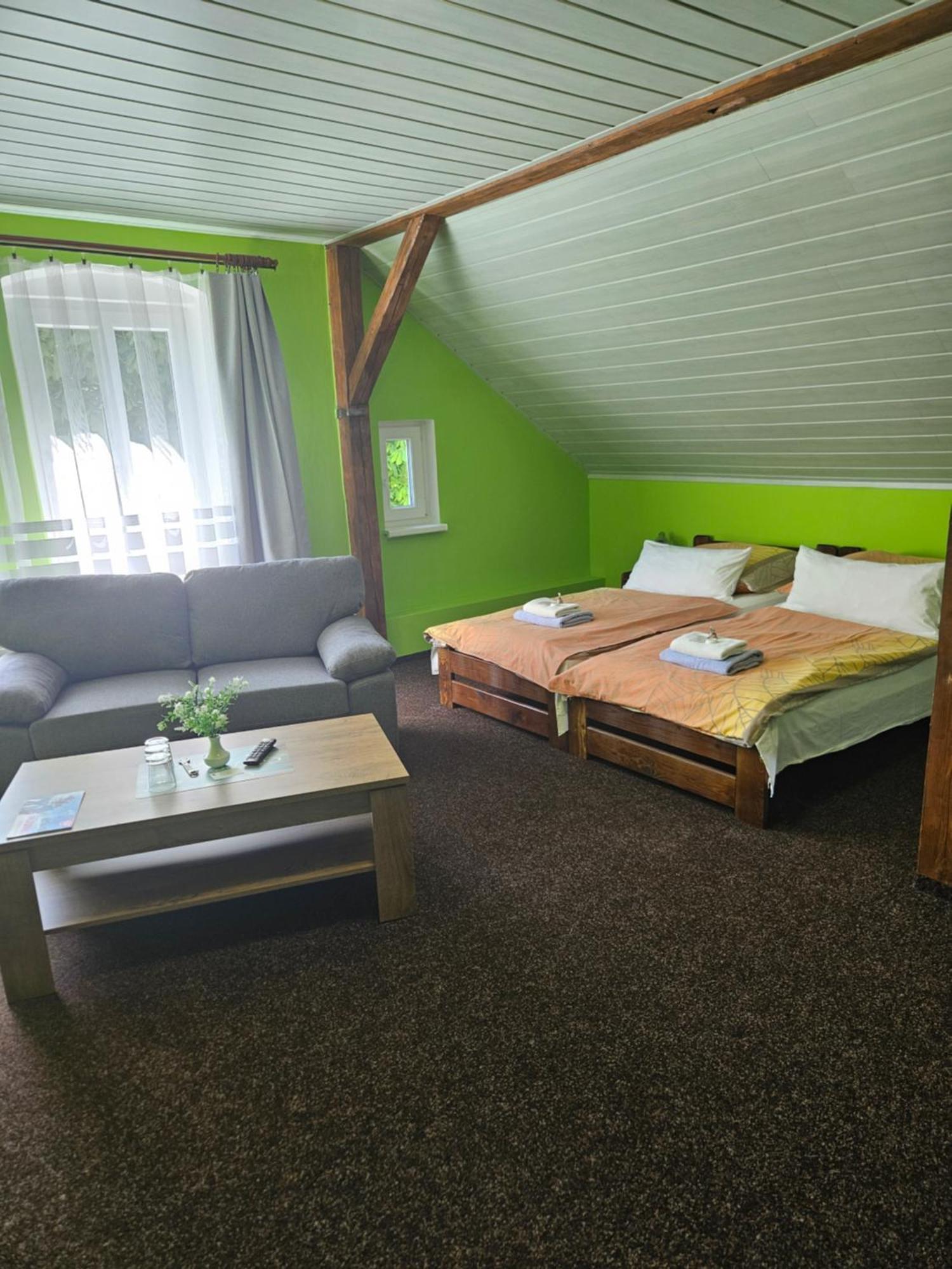 Guest House Pod Lesem Merklin Buitenkant foto
