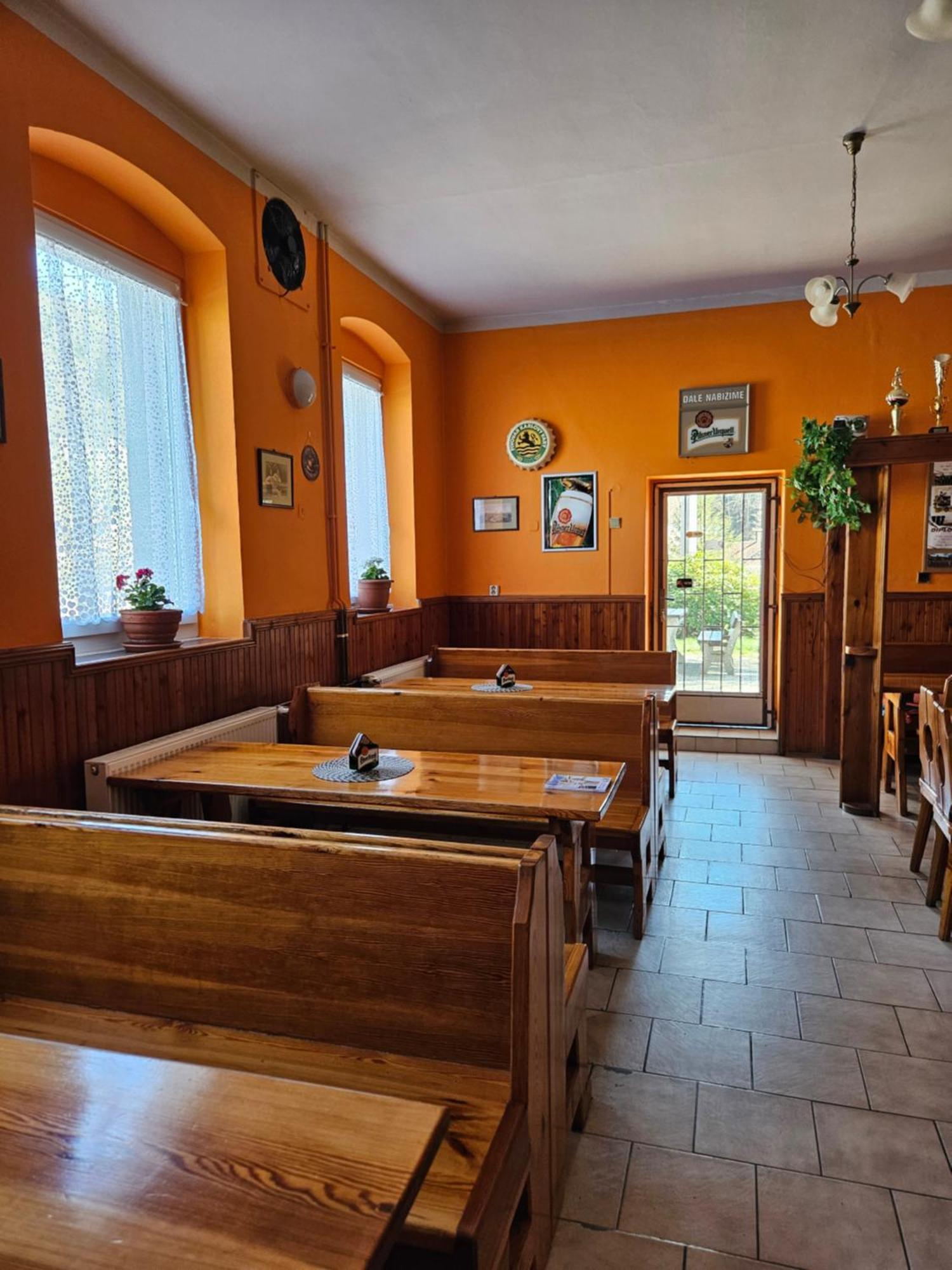 Guest House Pod Lesem Merklin Buitenkant foto