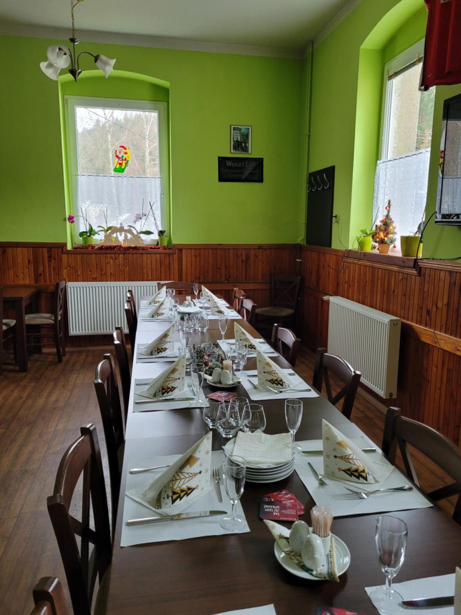 Guest House Pod Lesem Merklin Buitenkant foto